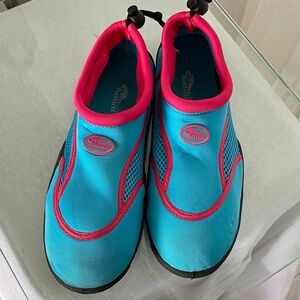 Woman’s Kauai Aqua Shoes - Blue and Pink
Size 8